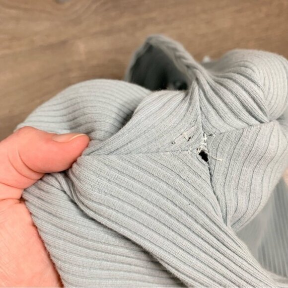 Shein Women’s Off The Shoulder Top Cropped Long Sleeves Pale Blue Size Medium - Picture 8 of 11